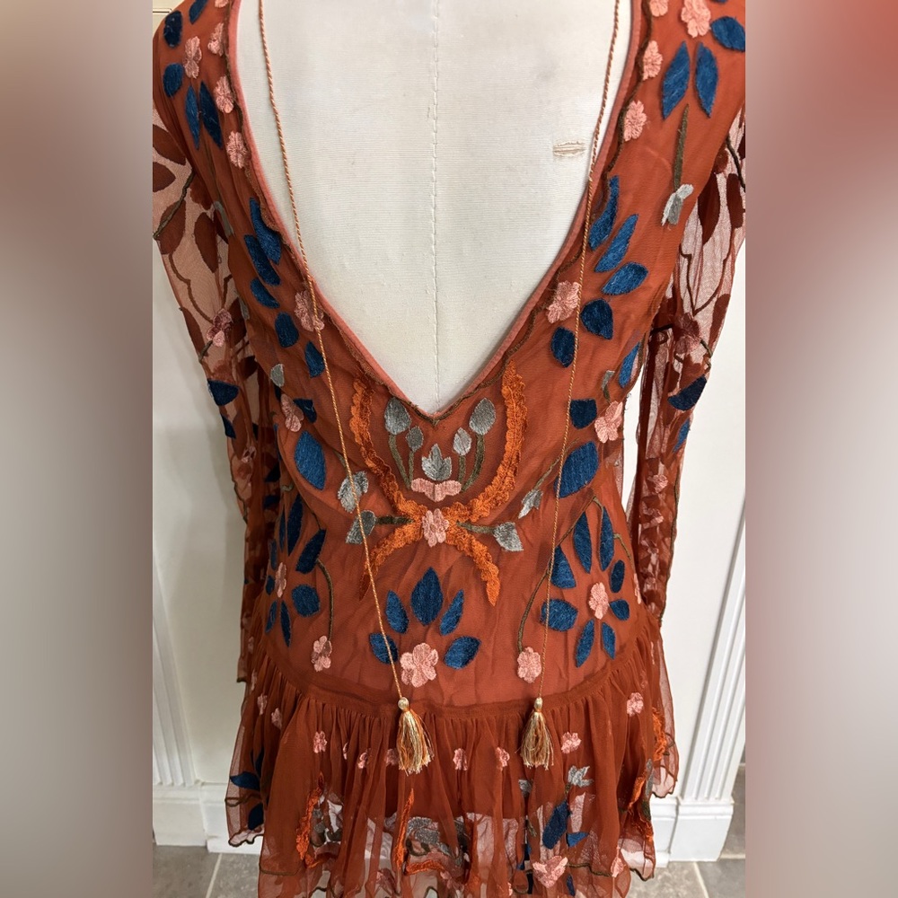 FREE PEOPLE HEARTS ARE WILD MINI EMBROIDERED DRESS RUST SMALL BOHO FESTIVAL - Picture 6 of 14